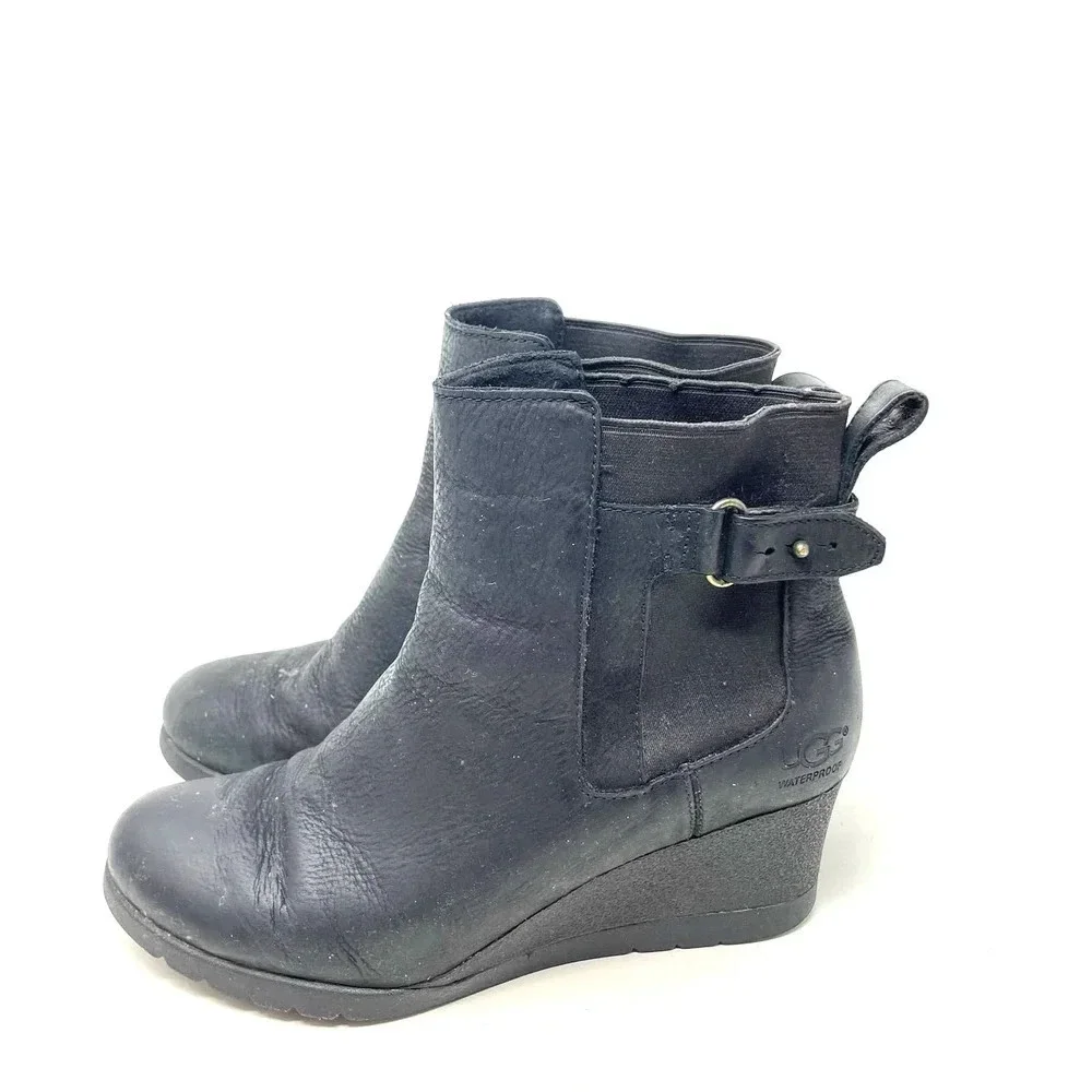 UGG Indra Wedge Booties Black Leather Size US 9‎